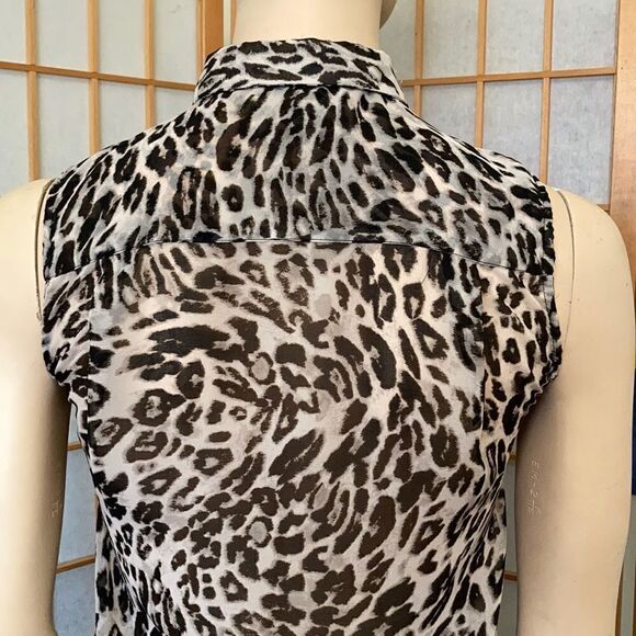 3/$20 H&M Sleeveless Cheeta Print Buttondown - Picture 6 of 8